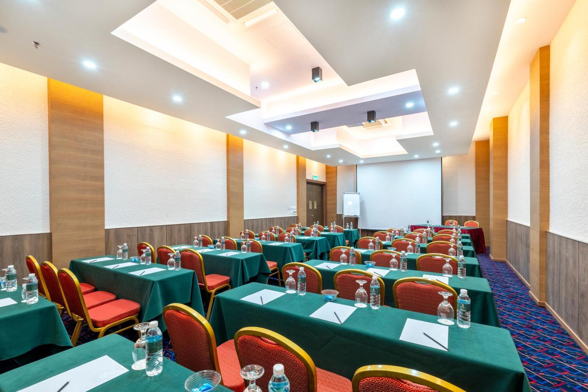 Arena Premier Hotel Seremban Esterno foto
